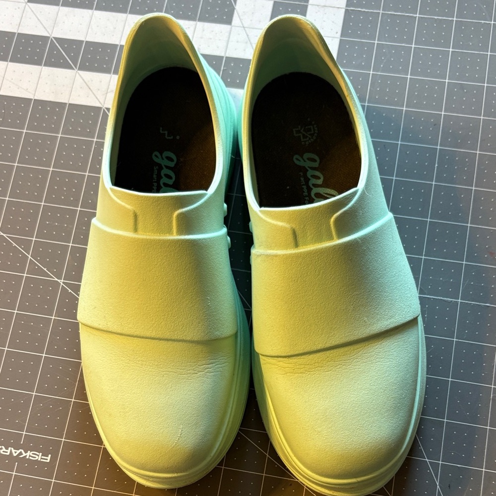 gales + nursing shoes